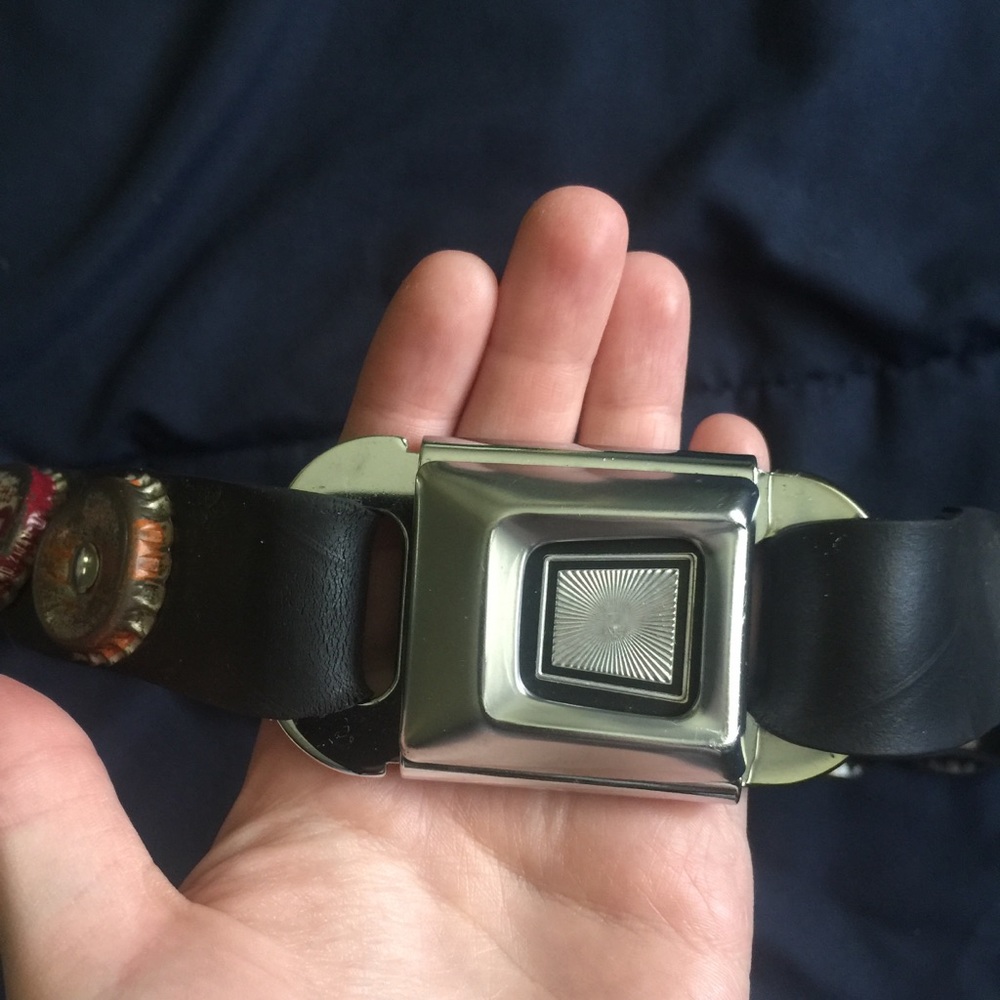 Bottle cap seat belt buckle belt